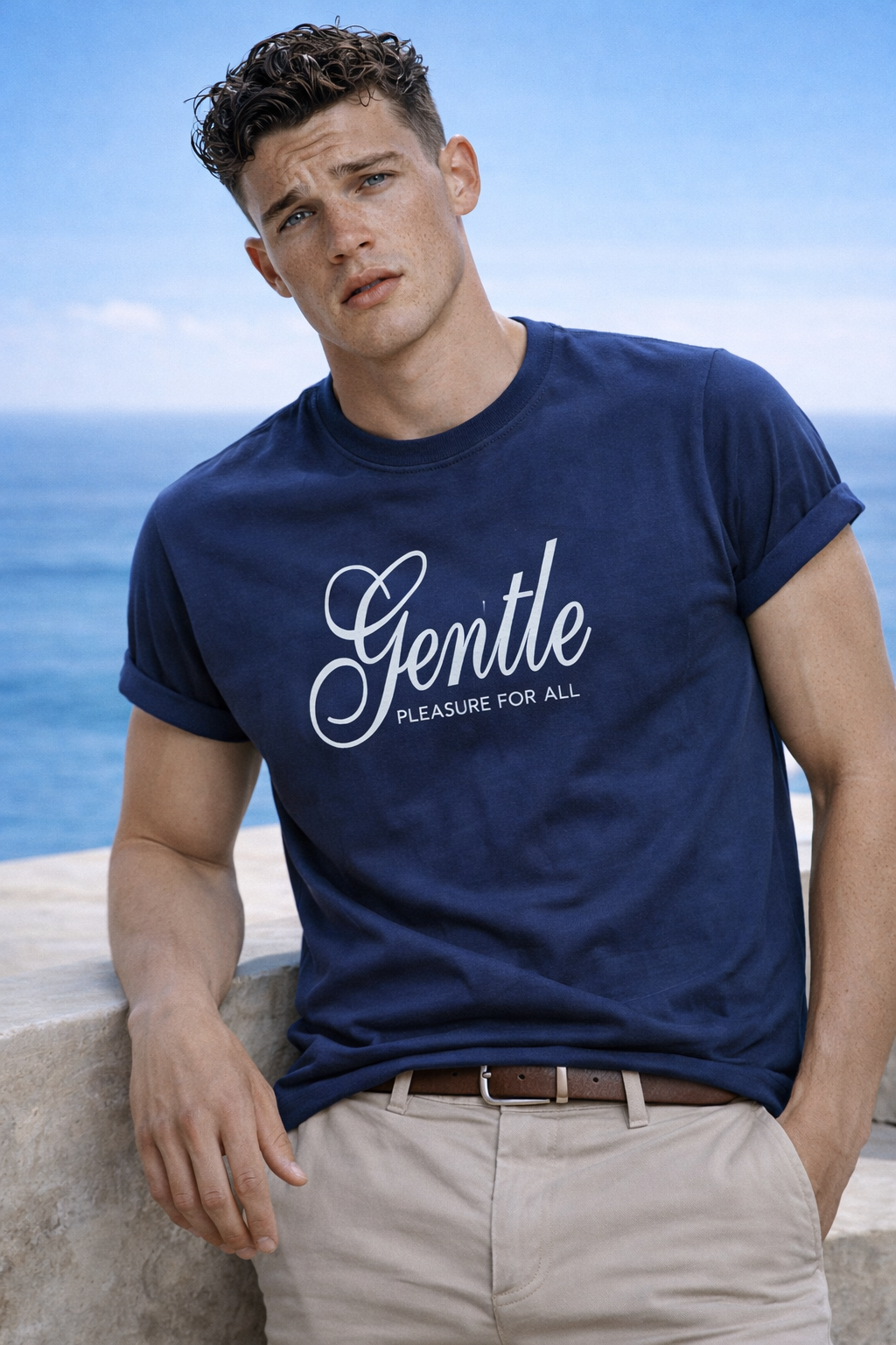 T-SHIRT GRANATOWY Z PRINTEM